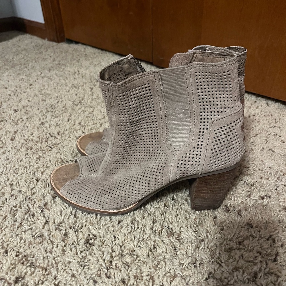 Tom’s open toe bootie